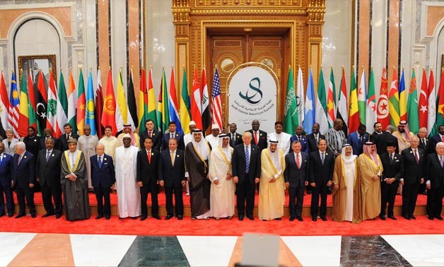 Arab leaders and U.S. President Trump pose for a picture at the Arab-Islamic-American summit in Riyadh- press photo