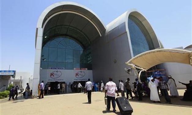 Passengers arrive at Khartoum's international airport September 13, 2012. REUTERS/Mohamed Nureldin Abdallah