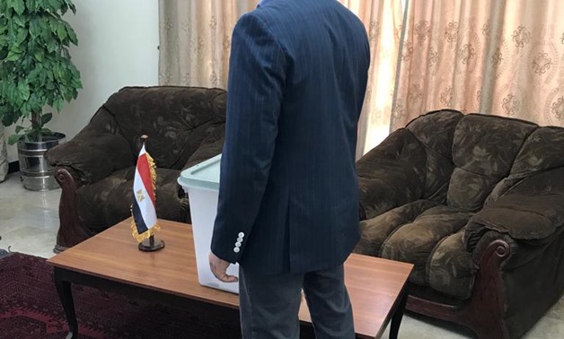 An Egyptian casting his ballot on draft constitutional amendments in Kabul. April 19, 2019. Press Photo  