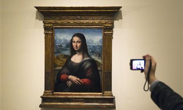 A copy of Leonardo Da Vinci's famous "Mona Lisa" painting is photographed after it was put on display at Madrid's El Prado Museum February 21, 2012. REUTERS/Sergio Perez

