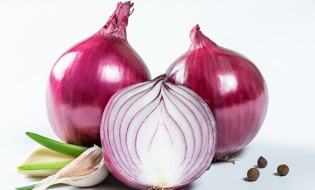 Purple onion and garlic with pepper - CC via Flickr