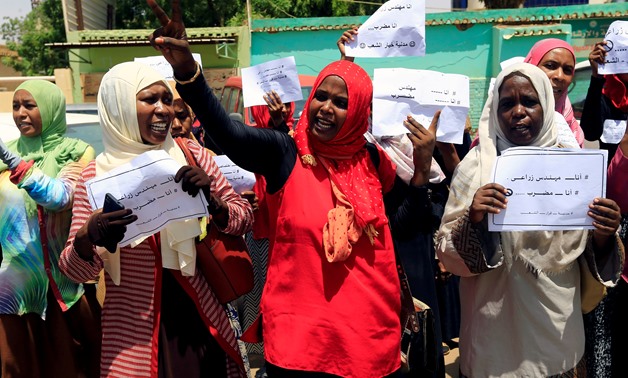 FILE PHOTO: Members of Sudan's alliance of opposition and protest groups chant slogans outside Sudan's Central Bank during the second day of a strike, as tensions mounted with the country's military rulers over the transition to democracy, in Khartoum, Su