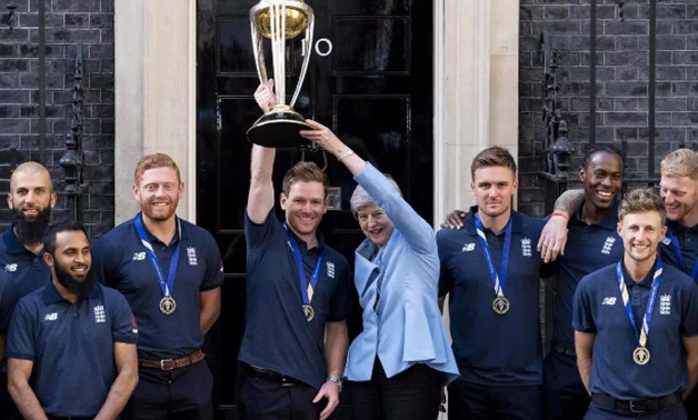 British PM May hosts victorious England cricket team/Reuters