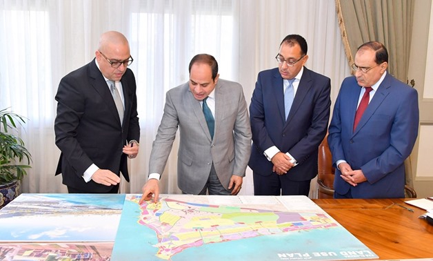 President Abdel Fattah El Sisi met on Saturday with the prime minister and the minister of housing - press photo