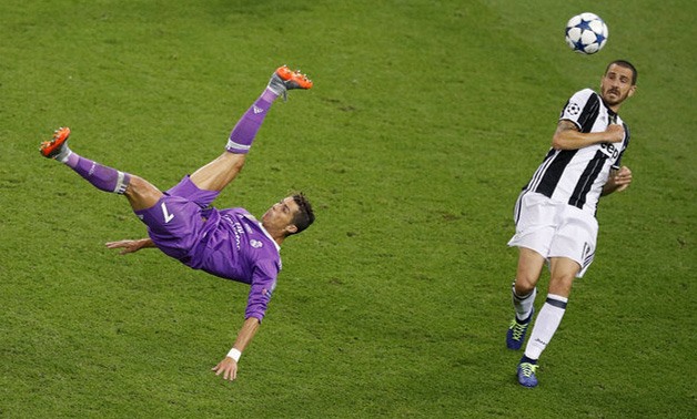 Britain Soccer Football - Juventus v Real Madrid - UEFA Champions League Final - The National Stadium of Wales, Cardiff - June 3, 2017 Real Madrid's Cristiano Ronaldo shoots at goal with a overhead kick Reuters / Phil Noble Livepic TPX IMAGES OF THE DAY

