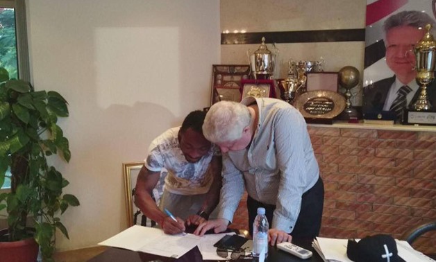 Ghana Striker Benjamin Acheampong signing contract with President of Zamalek SC Mortada Mansour - Photo courtesy of Zamalek SC Facebook page