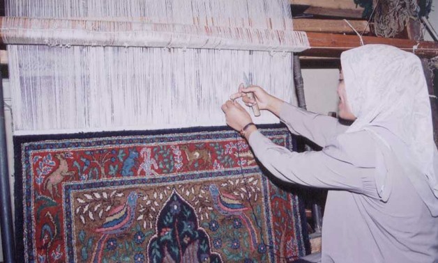 Carpet manufacturing in Assiut governorate, Egypt - Tour Mana Ali via Wikimedia Commons