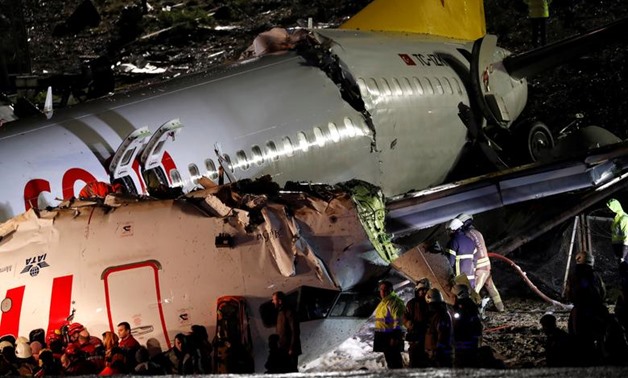 plane skids off runway and breaks up in istanbul 139 injured egypttoday