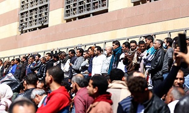 Gatherings outside medical laboratory- Egypt Today- Amr Mousfata