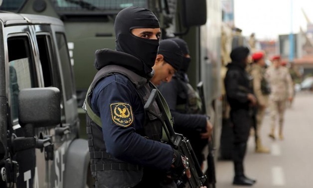 Security forces stand guard in Alexandria, Egypt on January 25, 2016 - ASMAA WAGUIH/REUTERS