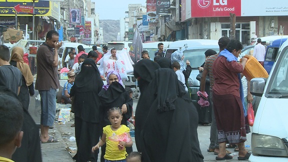 النساء اليمنيات ترتدن الاسواق