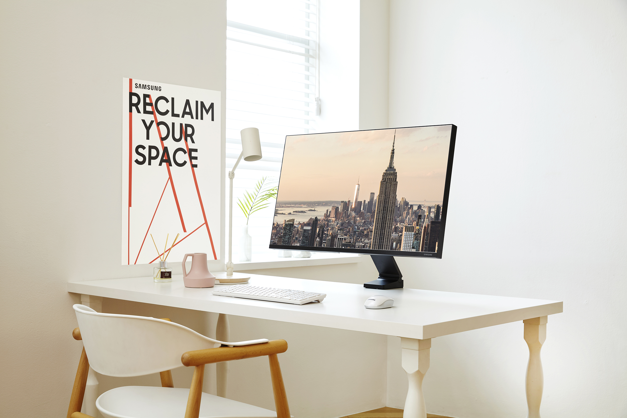 Samsung Space Monitor (1)