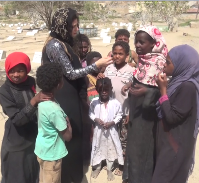 هنا فى تعز أطفال بعمر الزهور يتحدثون كعجائز دمرتهم قذائف الحوثيين