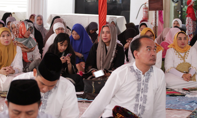 Mrs Latifa, Indonesian ambassaodr to Egypt Helmy Fawzy's wife, sits with Indonesian people during Eid al-Fitr pryer at the embassy in Cairo headquarters- Press photo