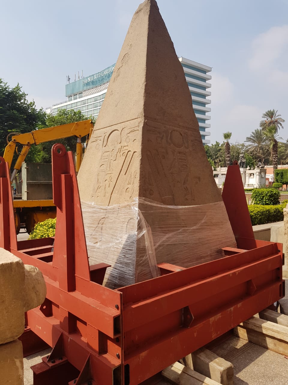 151162-قمة-مسلة-حتشبسوت