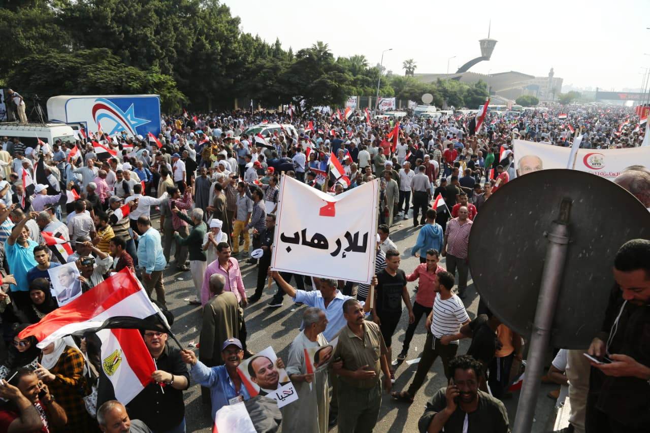 Videos Pics Egyptians Take Part In Huge Pro Government Protests In Cairo Egypttoday