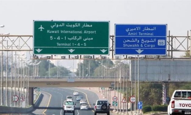 Iranische Drohnen greifen Flughafen Kuwait an; USA starten Angriffe auf ...